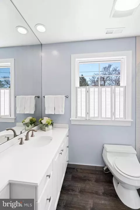 Bath - 4815 Calvert St NW, Washington, DC 20007 photo 5 of 17