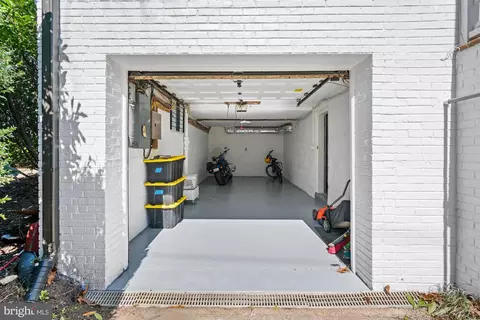 Exterior - 4815 Calvert St NW, Washington, DC 20007 photo 1 of 11