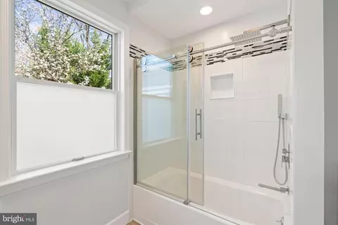 Bath - 4815 Calvert St NW, Washington, DC 20007 photo 12 of 17