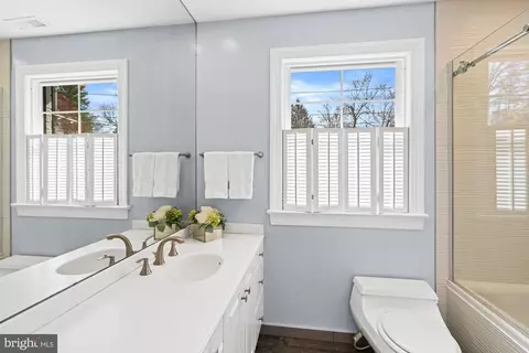 Bath - 4815 Calvert St NW, Washington, DC 20007 photo 4 of 17