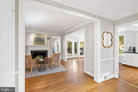 Entry Way - 4815 Calvert St NW, Washington, DC 20007 photo 2 of 9