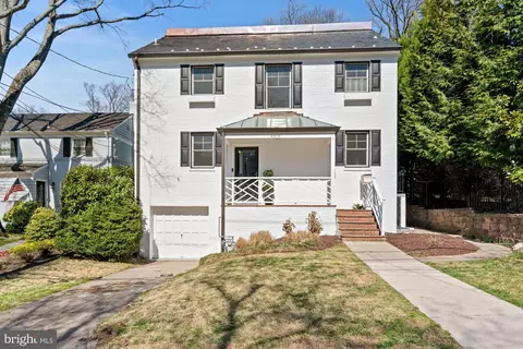 Exterior - 4815 Calvert St NW, Washington, DC 20007 photo 8 of 11