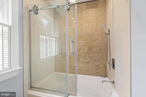 Bath - 4815 Calvert St NW, Washington, DC 20007 photo 6 of 17