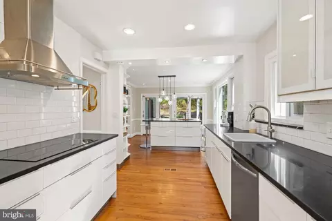 Kitchen - 4815 Calvert St NW, Washington, DC 20007 photo 5 of 9
