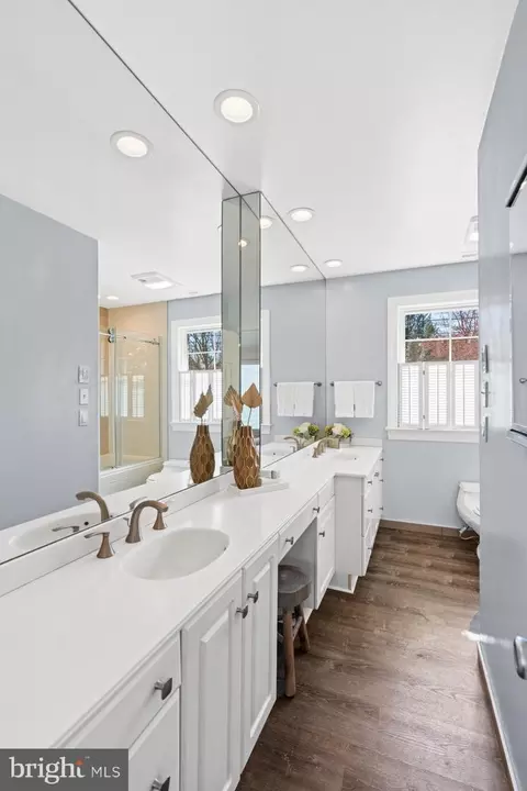 Bath - 4815 Calvert St NW, Washington, DC 20007 photo 3 of 17