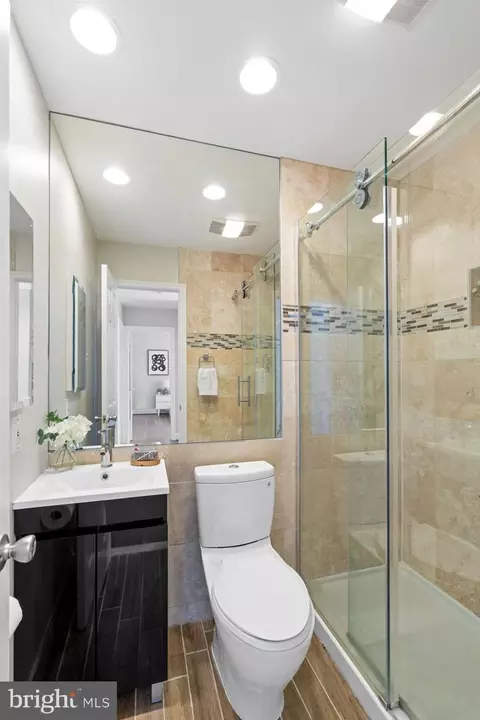 Bath - 4815 Calvert St NW, Washington, DC 20007 photo 11 of 17