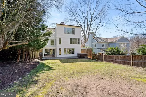 Exterior - 4815 Calvert St NW, Washington, DC 20007 photo 7 of 11