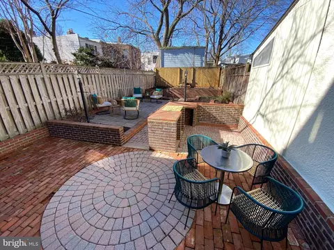 343 11th St SE, Washington, DC 20003