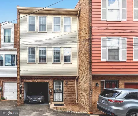 1902 Curtis Ct SE, Washington, DC 20020
