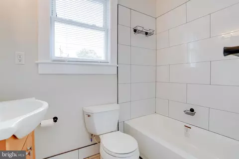 Bath - 1631 A St SE, Washington, DC 20003 photo 6 of 11