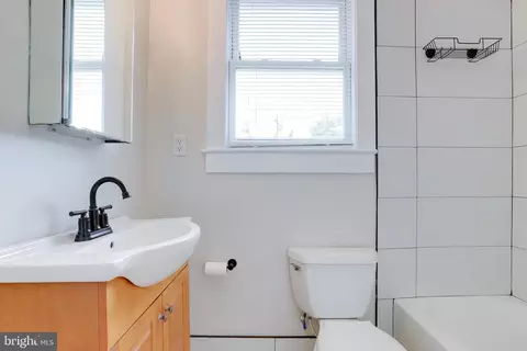 Bath - 1631 A St SE, Washington, DC 20003 photo 11 of 11