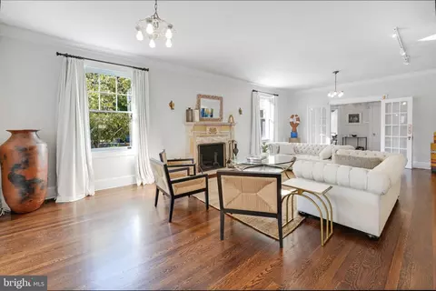 Living - 2733 35th St NW, Washington, DC 20007 photo 2 of 8