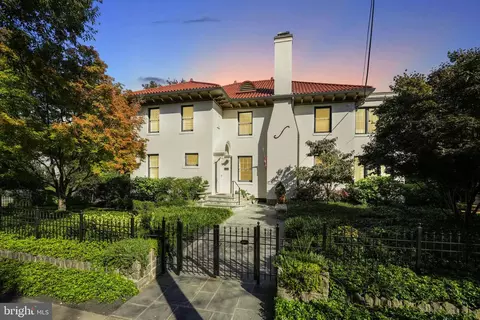 Exterior - 2733 35th St NW, Washington, DC 20007 photo 2 of 18