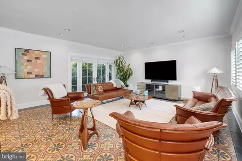 Living - 2733 35th St NW, Washington, DC 20007 photo 4 of 8