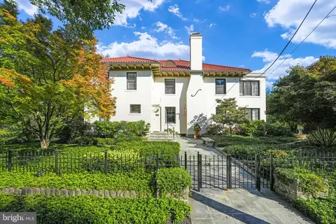 2733 35th St NW, Washington, DC 20007