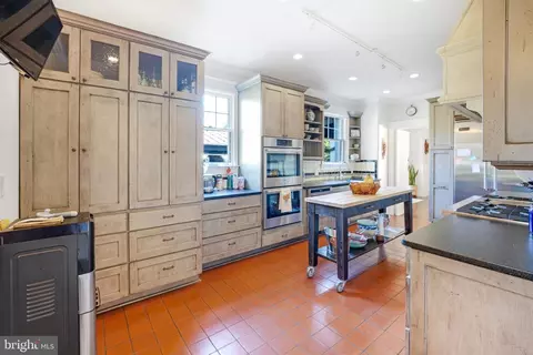 Kitchen - 2733 35th St NW, Washington, DC 20007 photo 3 of 8
