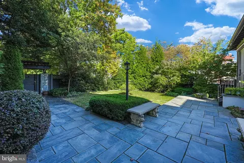 Exterior - 2733 35th St NW, Washington, DC 20007 photo 14 of 18