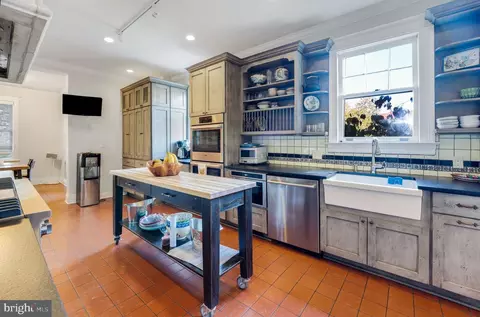 Kitchen - 2733 35th St NW, Washington, DC 20007 photo 6 of 8
