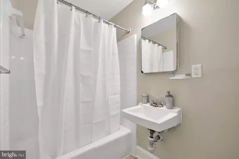 16 8th St NE, Washington, DC 20002 photo 35
