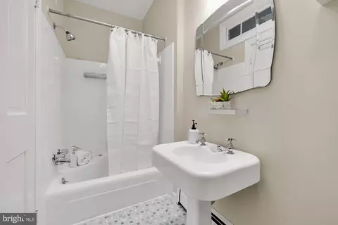16 8th St NE, Washington, DC 20002 photo 18