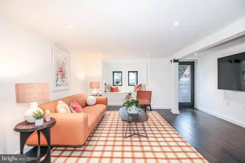 Living - 520 12th St NE, Washington, DC 20002 photo 4 of 5
