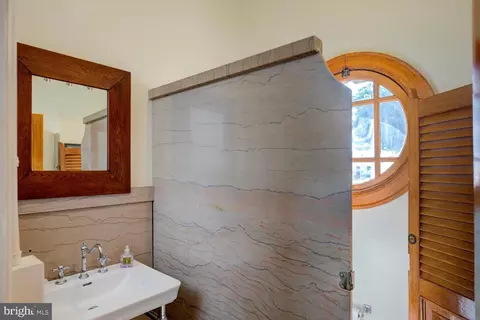 536 8th St SE, Washington, DC 20003 photo 16
