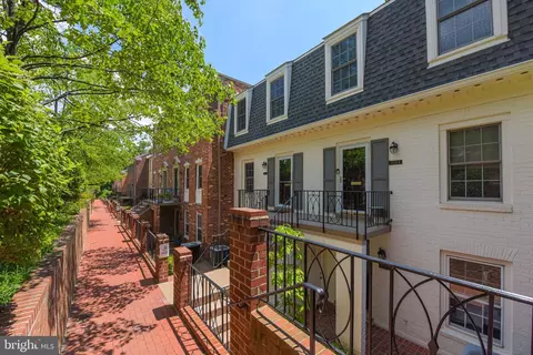 3229 Sutton Pl NW #D, Washington, DC 20016 photo 4
