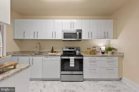 3229 Sutton Pl NW #D, Washington, DC 20016 photo 10