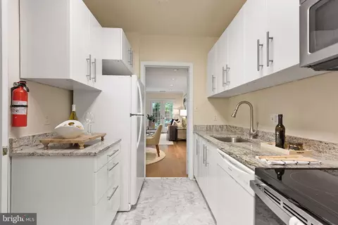 3229 Sutton Pl NW #D, Washington, DC 20016 photo 12