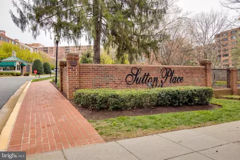 3229 Sutton Pl NW #D, Washington, DC 20016 photo 2