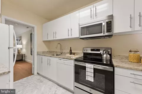 3229 Sutton Pl NW #D, Washington, DC 20016 photo 11