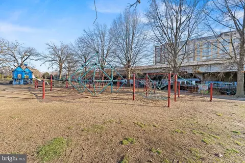 View/Area - 610 3rd St SE #3, Washington, DC 20003 photo 3 of 10
