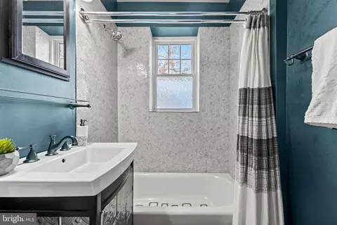 Bath - 610 3rd St SE #3, Washington, DC 20003 photo 1 of 2