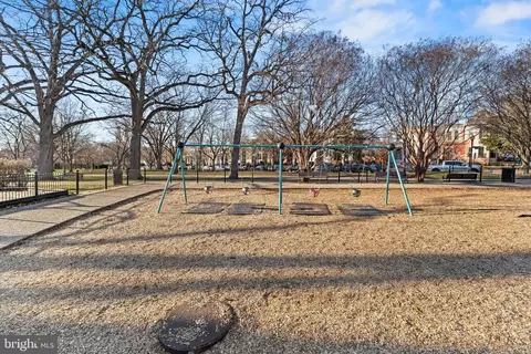 View/Area - 610 3rd St SE #3, Washington, DC 20003 photo 4 of 10