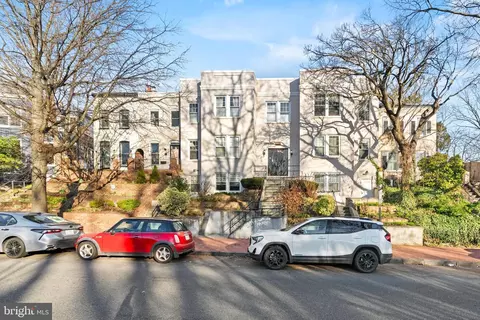610 3rd St SE #3, Washington, DC 20003