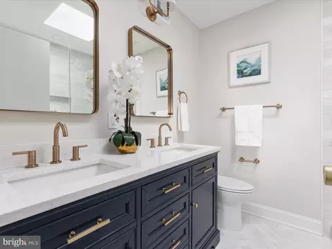 Bath - 1673 34th St NW, Washington, DC 20007 photo 4 of 6