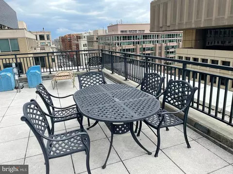 Exterior - 915 E Street St NW #1110, Washington, DC 20004 photo 7 of 8