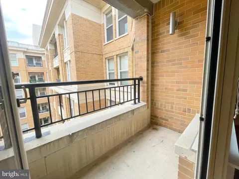 Exterior - 915 E Street St NW #1110, Washington, DC 20004 photo 4 of 8