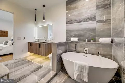 Bath - 782 Fairmont St NW, Washington, DC 20001 photo 3 of 6