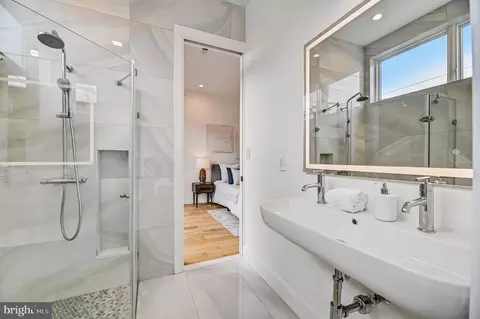 Bath - 782 Fairmont St NW, Washington, DC 20001 photo 5 of 6