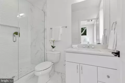 Bath - 2831 13th St NW #B, Washington, DC 20009 photo 5 of 6