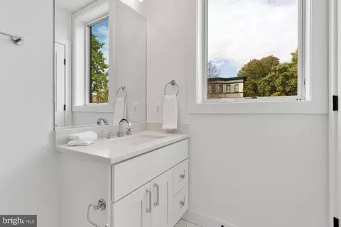 Bath - 2831 13th St NW #B, Washington, DC 20009 photo 4 of 6