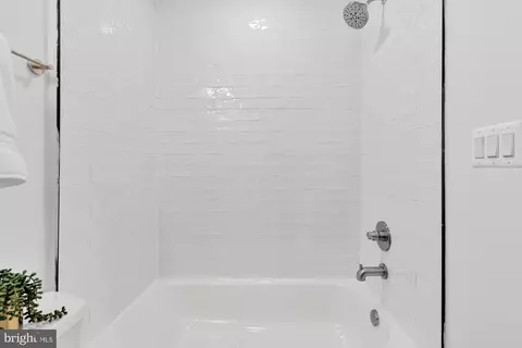 Bath - 2831 13th St NW #B, Washington, DC 20009 photo 2 of 6