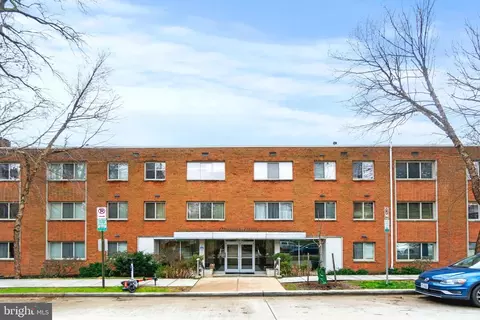 2710 Macomb St NW #302, Washington, DC 20008