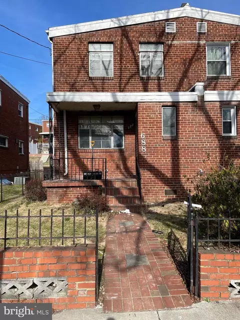 688 Nicholson St NE, Washington, DC 20011