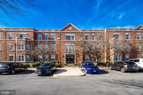 3617 38th St NW #310, Washington, DC 20016