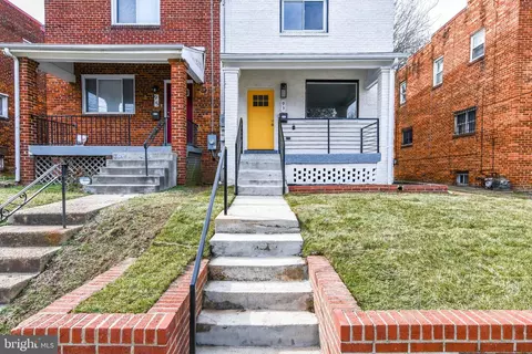 93 55th St SE, Washington, DC 20019