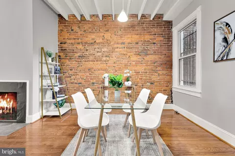 Dining - 1507 G St SE, Washington, DC 20003 photo 3 of 4