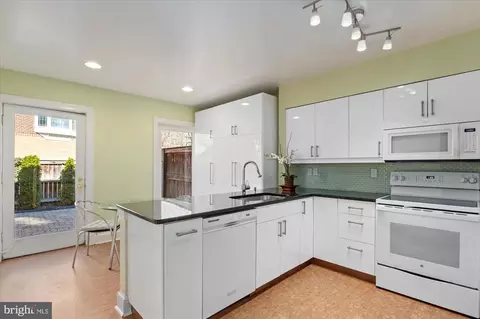 3908 Georgetown Ct NW, Washington, DC 20007 photo 8