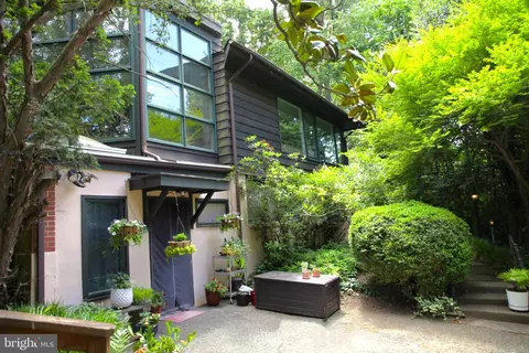 1933 47th St NW, Washington, DC 20007
